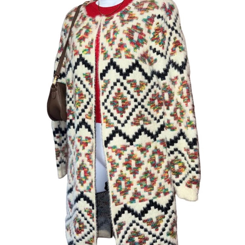 Chic Women's Patterned Cardigan - image 2